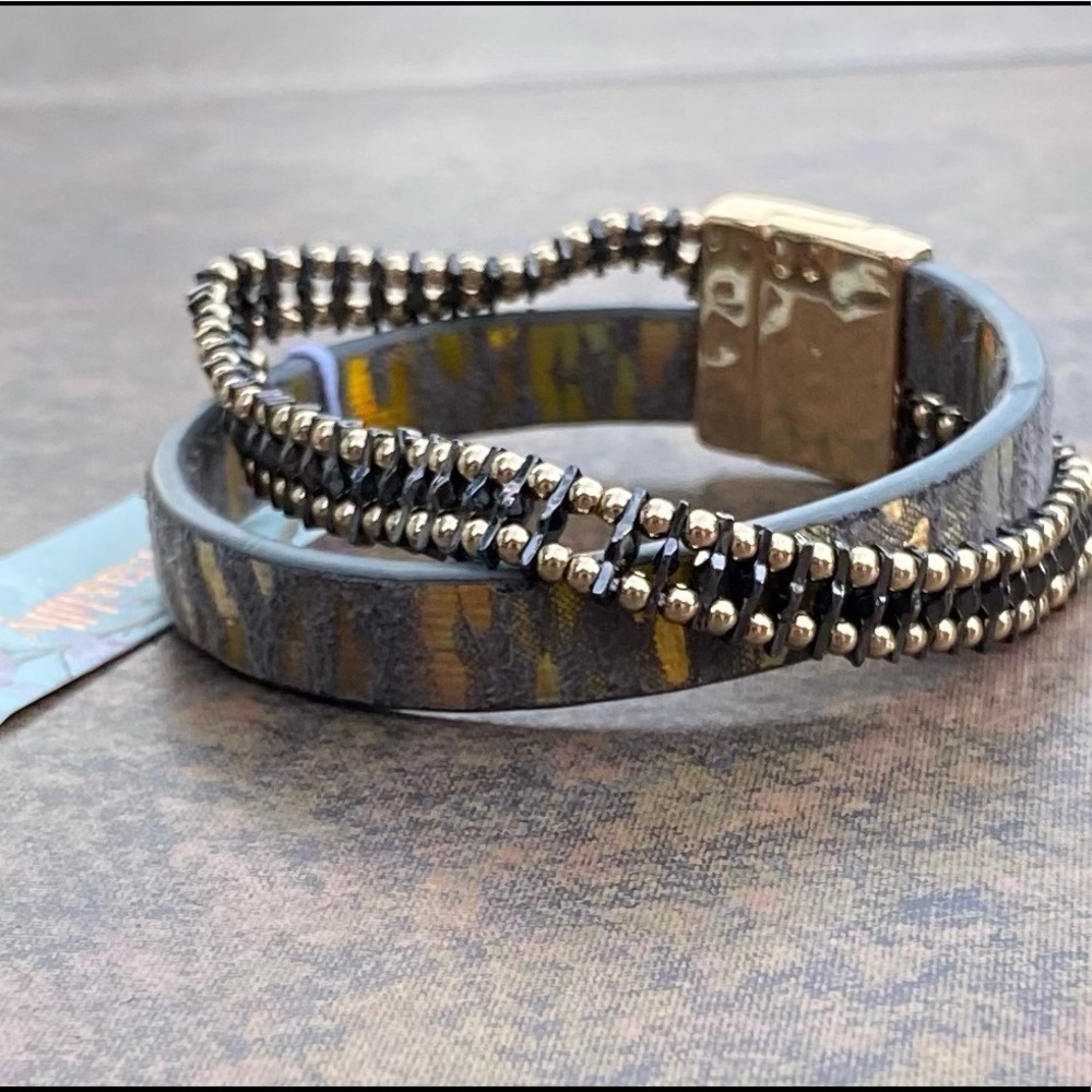 NWT LONNA & LILLY GUNMETAL AND LEATHER WRAP BRACELET.